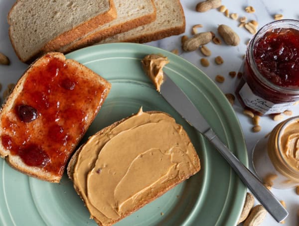 All the makings of a peanut butter and jelly sandwich. (Tyler Jones, UF/IFAS)